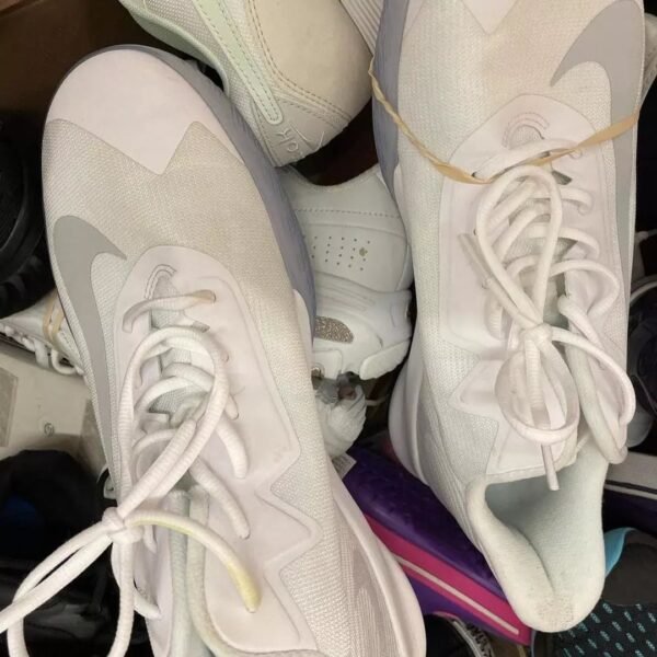 Sport shoes