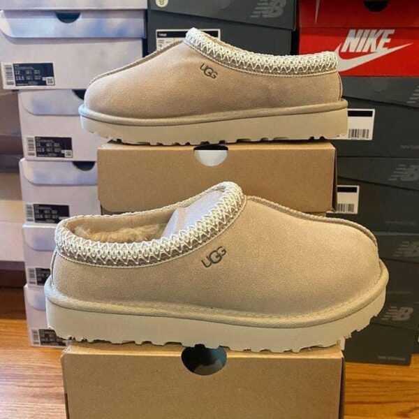 Ugg shoe pallets