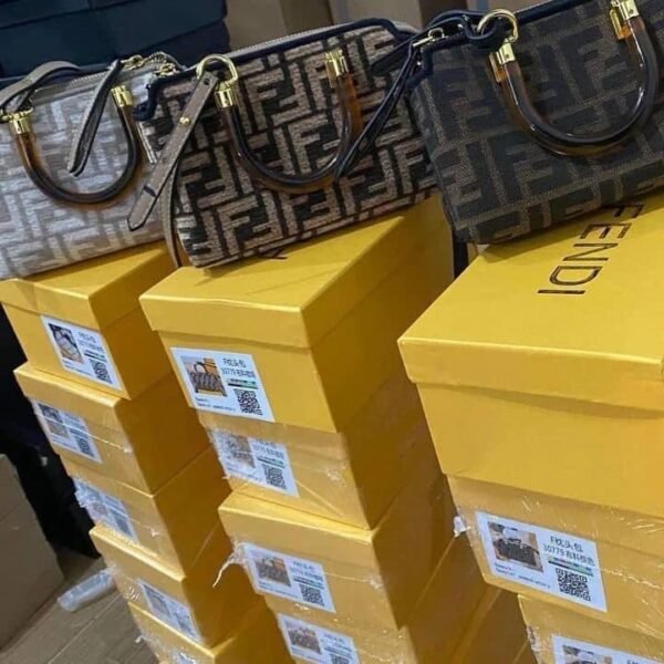 Woman bags & purse pallets